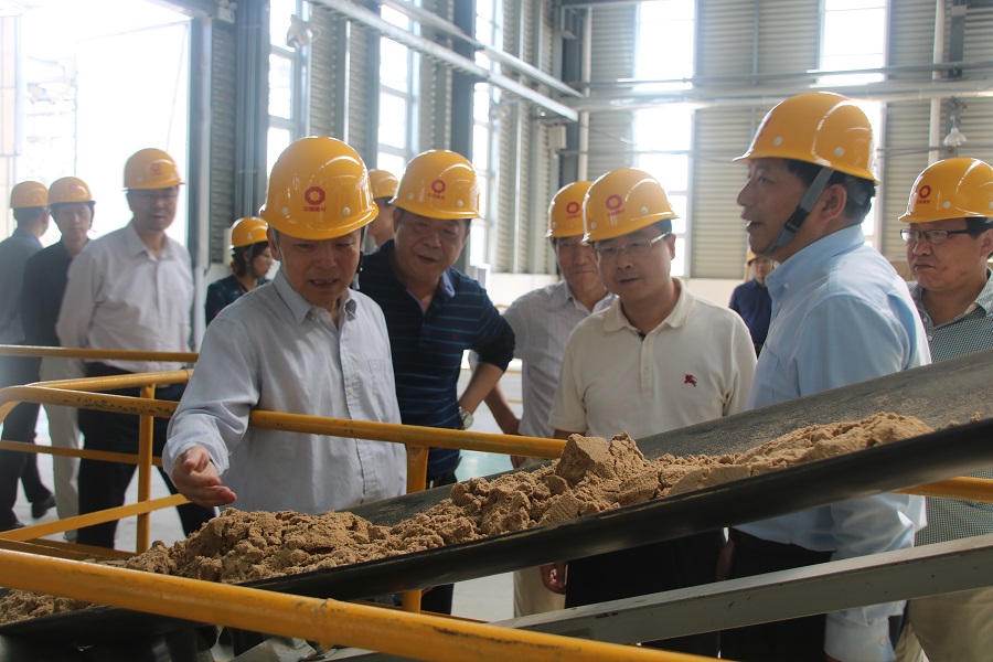 中国混凝土与水泥制品协会执行会长徐永模一行到公司指导工作